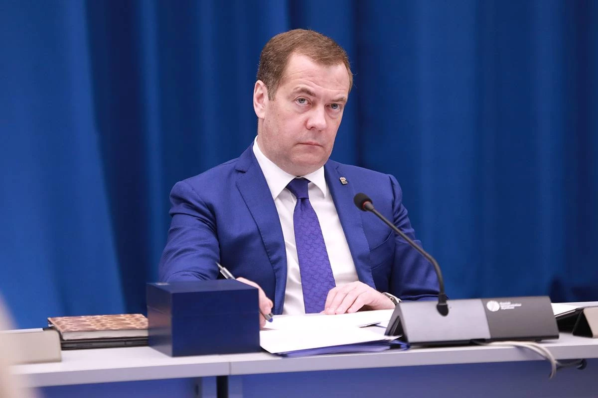 На сторінці Медведева &laquo;ВКонтакте&raquo; з'явився допис про захоплення Грузії та Казахстану. Згодом його пояснили зламом