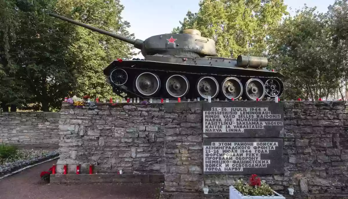 Двох журналістів «Известий» депортували з Естонії та заборонили їм в'їзд до ЄС на три роки