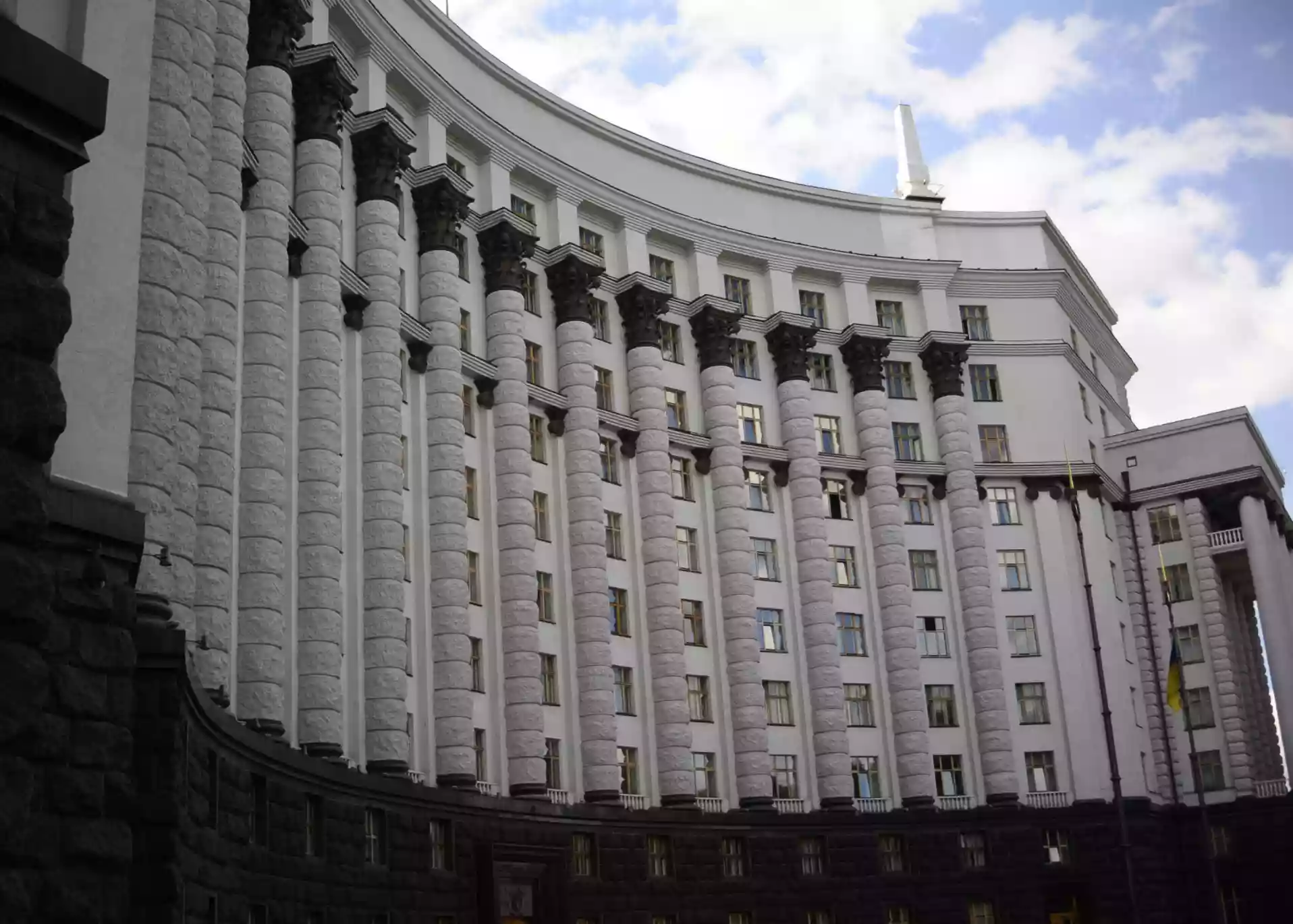 Уряд відреагував на петицію про повернення в цифровий ефір &laquo;Еспресо&raquo;, 5 каналу та Прямого