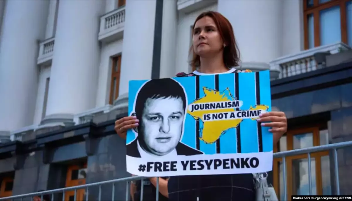 У Криму «суд» пом'якшив вирок Владиславу Єсипенку – дружина журналіста