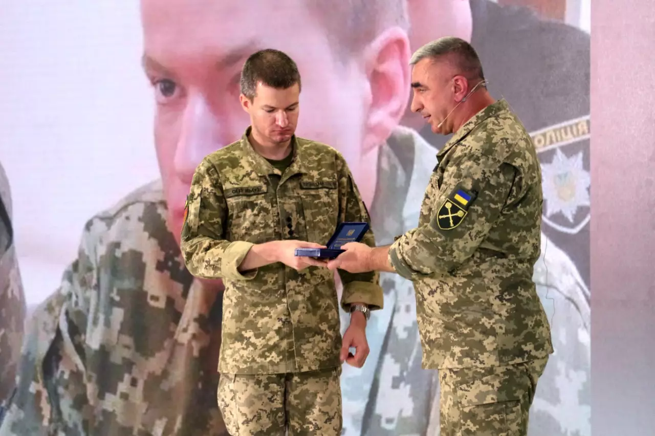 Воєнкори та прес-аташе отримали відзнаки Міноборони