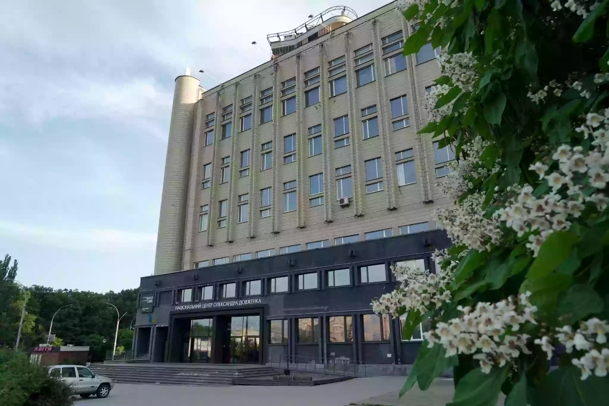 У 2011-му вже була спроба «перекотити» «Довженко-Центр» до кіностудії імені Довженка – Сергій Тримбач