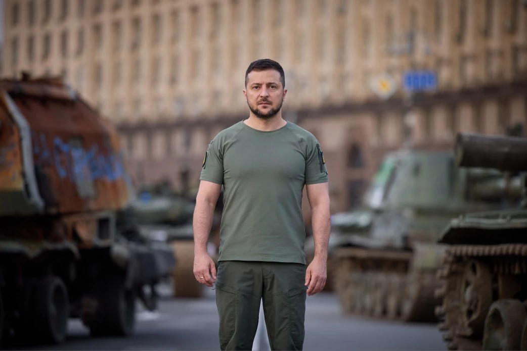 Зеленський у День Незалежності: Ми піднімемо руки вгору лише один раз &ndash; коли святкуватимемо нашу перемогу (ВІДЕО)