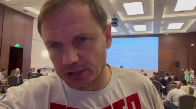 Блогер-колаборант Стремоусов визнав, що виїхав із Херсона до Воронежа. Каже &ndash; у відрядження