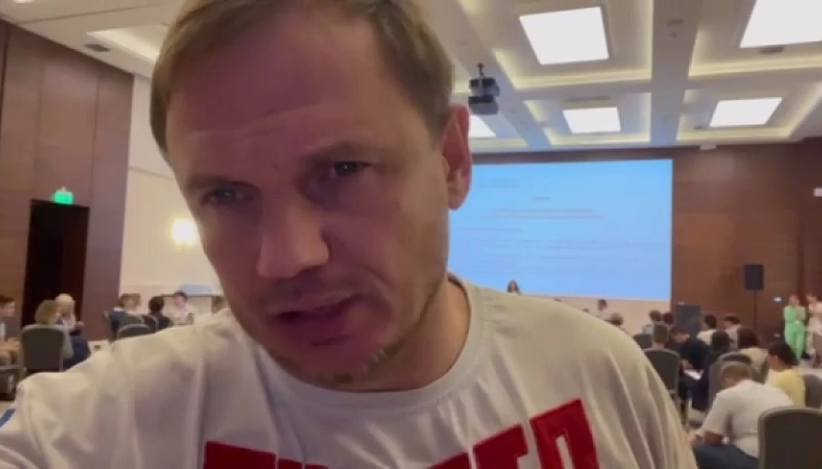 Блогер-колаборант Стремоусов визнав, що виїхав із Херсона до Воронежа. Каже &ndash; у відрядження