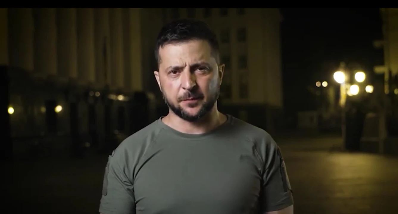 Зеленський на відкритті Венеційського фестивалю показав титри із переліком загиблих в Україні дітей