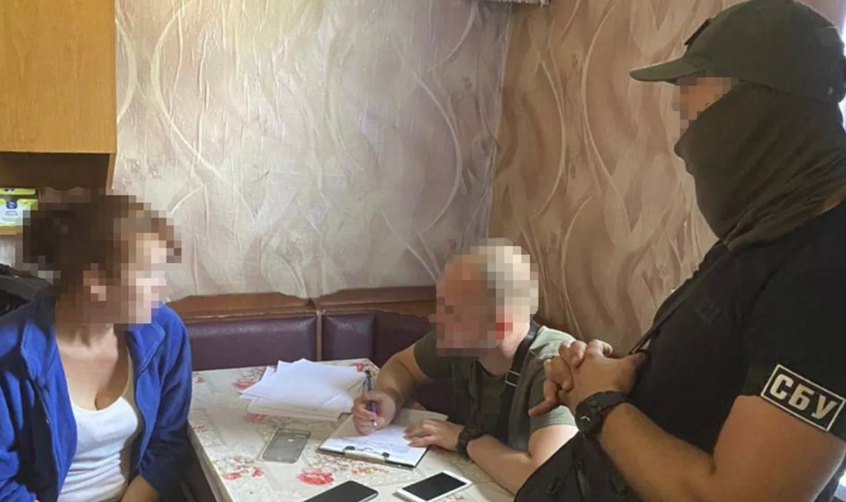 На Дніпропетровщині заарештували дружину військового, яка передавала дані про розташування ЗСУ росіянам – СБУ