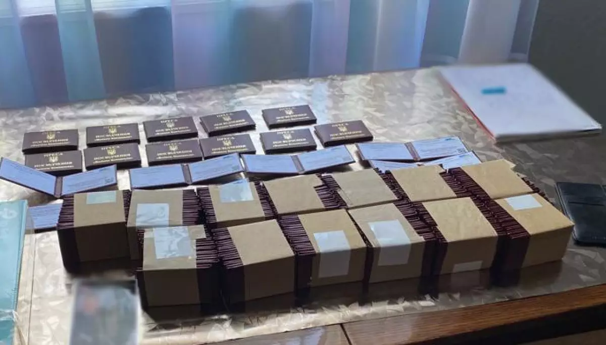 Доступ до благ без обов&rsquo;язку перед суспільством. Чим небезпечна купівля журналістських посвідчень