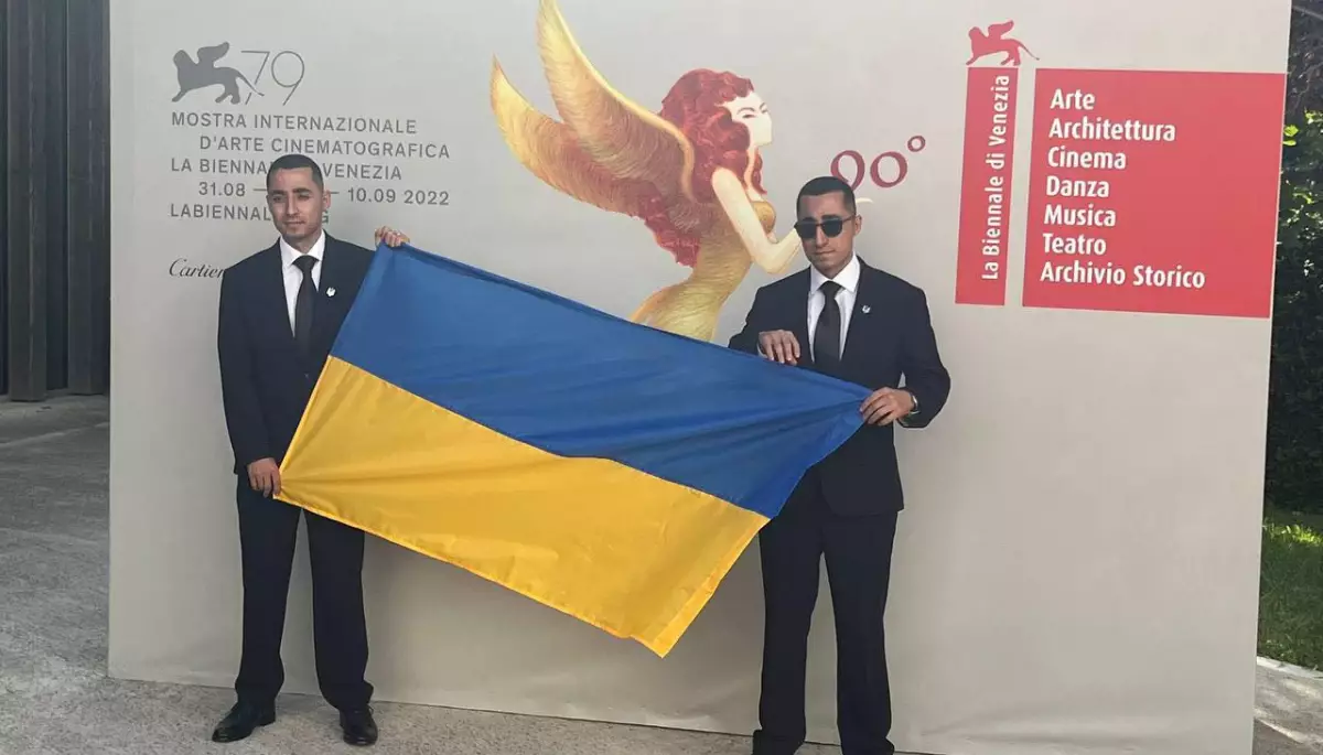 Команда фільму &laquo;Люксембург, Люксембург&raquo; на Венеційському фестивалі вийшла з плакатами про українських дітей