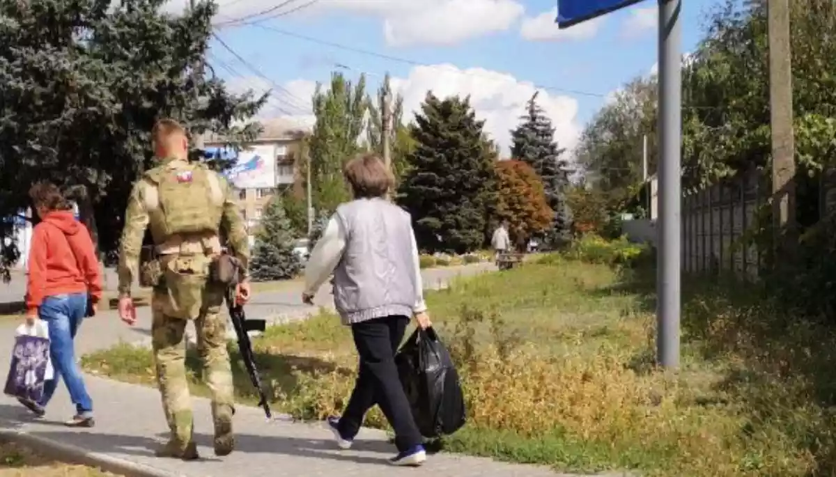 У Запорізькій області псевдореферендум проходить під прицілами. Люди виїжджають (відео)