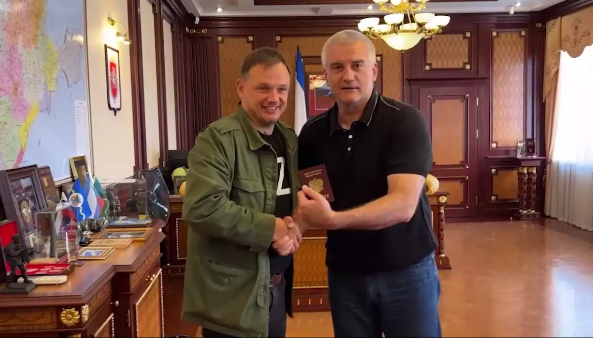 Херсонському колаборанту Стремоусову видали російський паспорт
