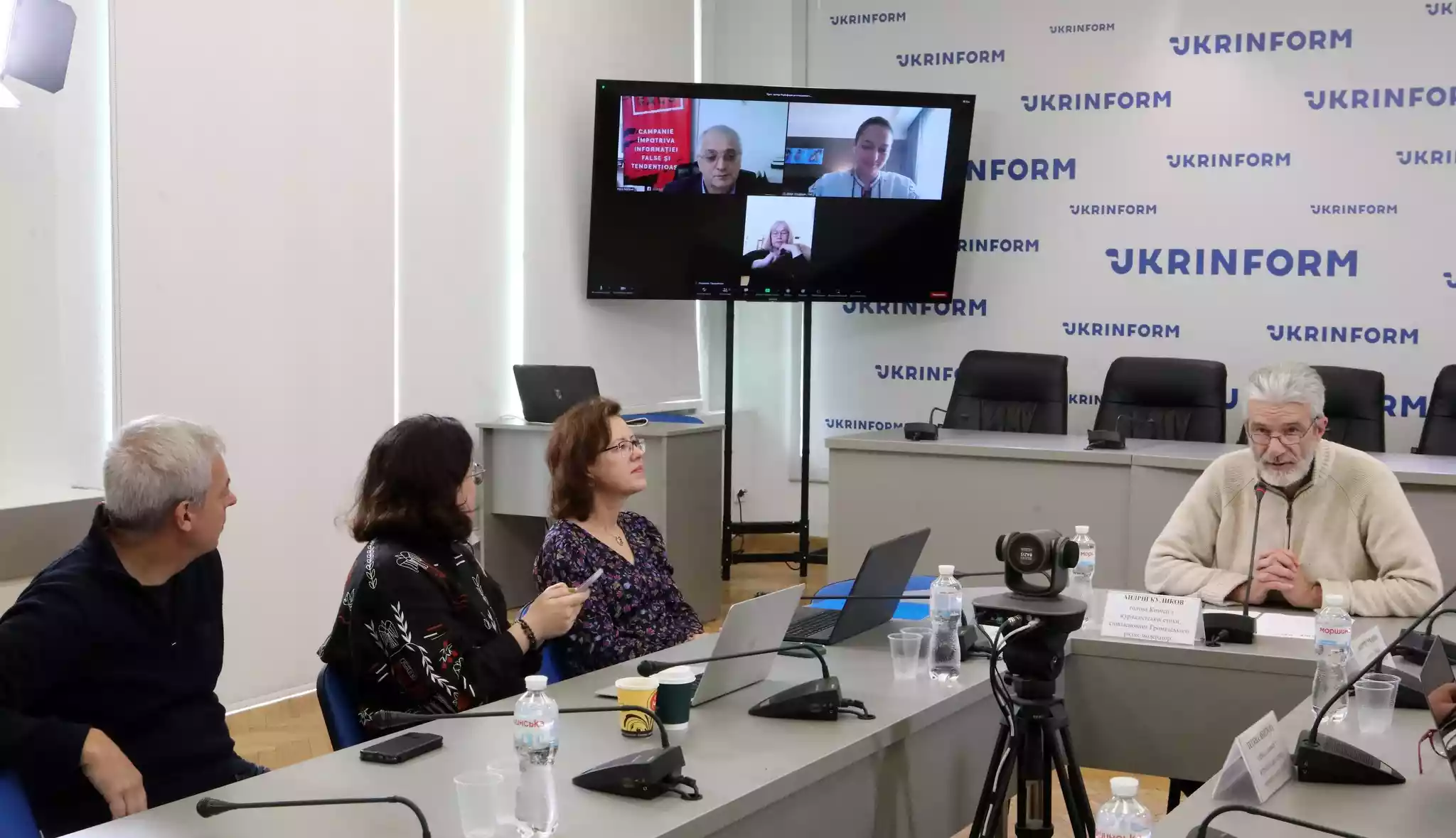 Єдина прескарта в Україні: потрібно обрати систему й чекати слушного моменту