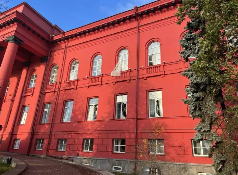 У Києві російські ракети пошкодили університет Шевченка, музей Ханенків та музей Шевченка (ФОТО, ВІДЕО)