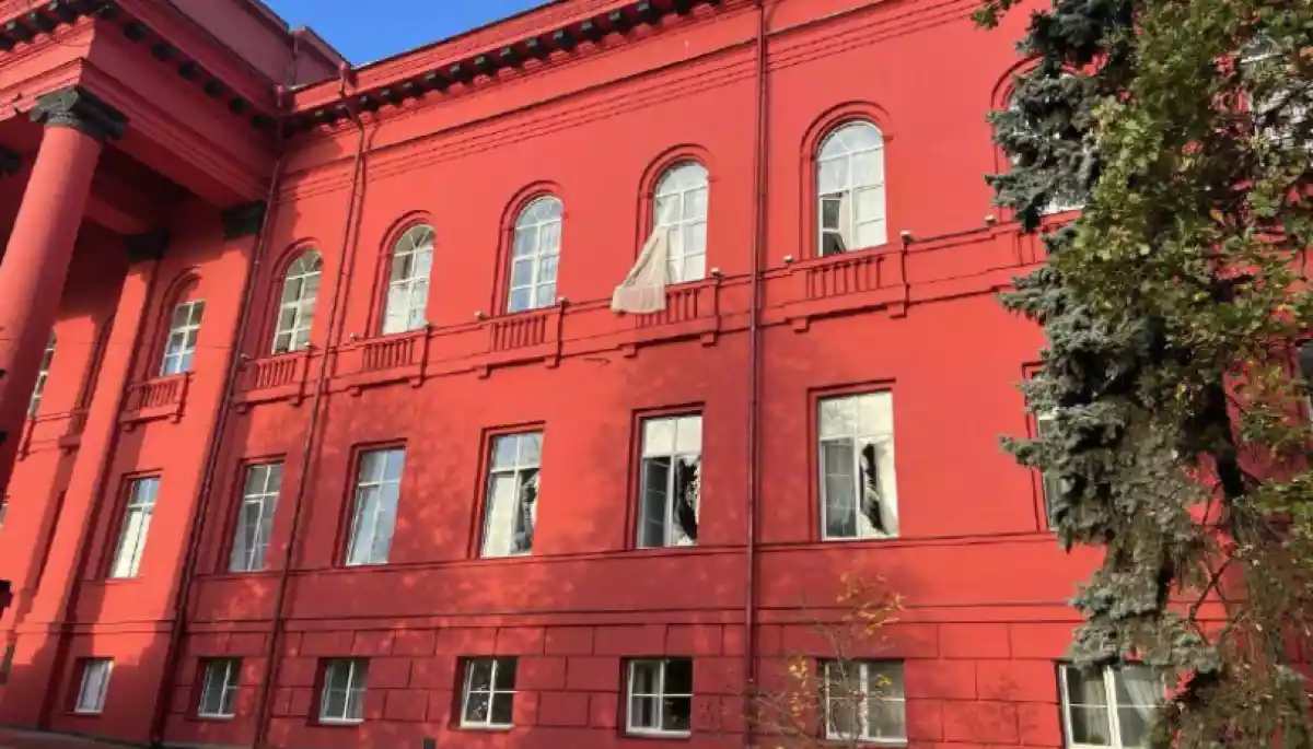У Києві російські ракети пошкодили університет Шевченка, музей Ханенків та музей Шевченка (ФОТО, ВІДЕО)