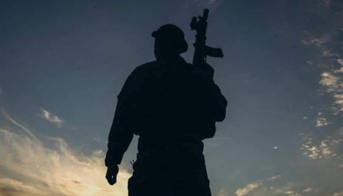 В медійній спільноті існує негласна традиція. Мобілізовані медійники пишуть пост на ФБ. І сотні і тисячі їхніх читачів, їхні колеги дякують їм