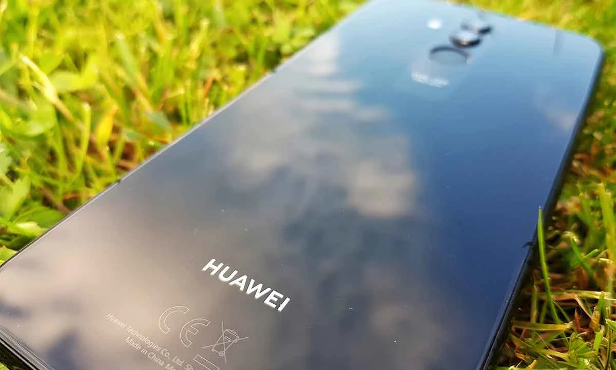 Компанія Huawei повністю припинила прямі постачання смартфонів до Росії &ndash; ЗМІ