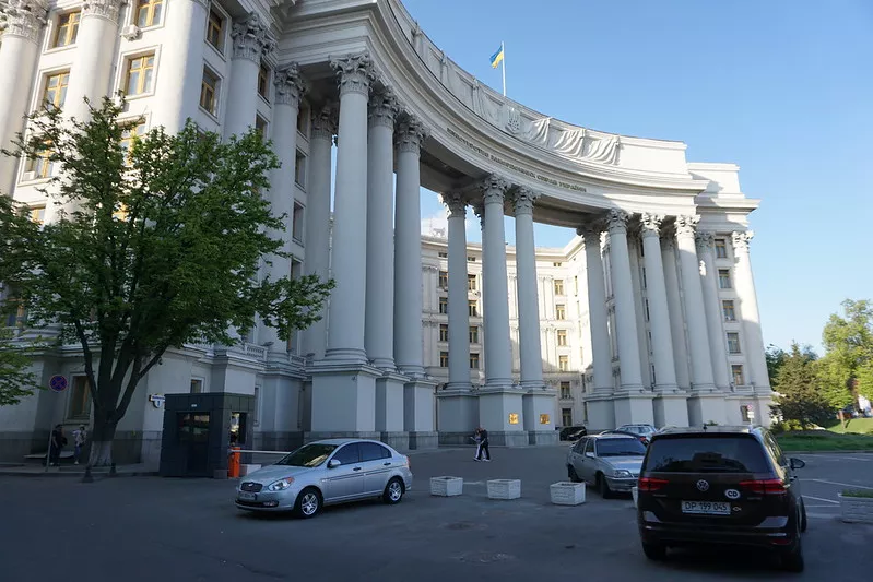 МЗС України закликає світ запроваджувати та розширювати санкції проти російських пропагандистів
