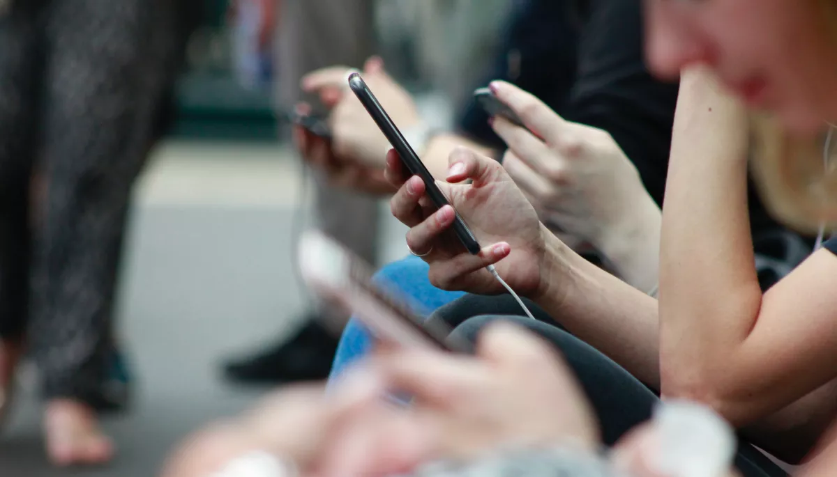 Українців просять менше користуватися мобільним інтернетом