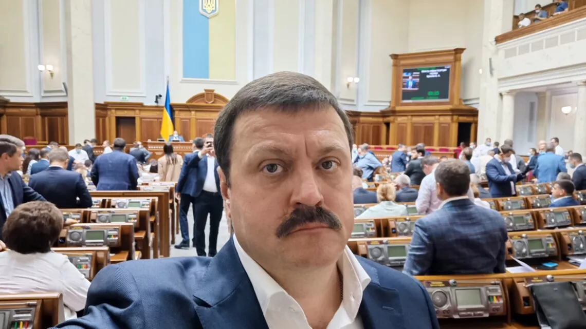Суд залишив чинним заочний арешт нардепа Деркача