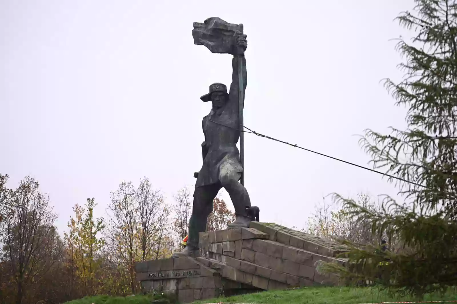 В Ужгороді демонтували пам'ятник &laquo;радянським визволителям&raquo;