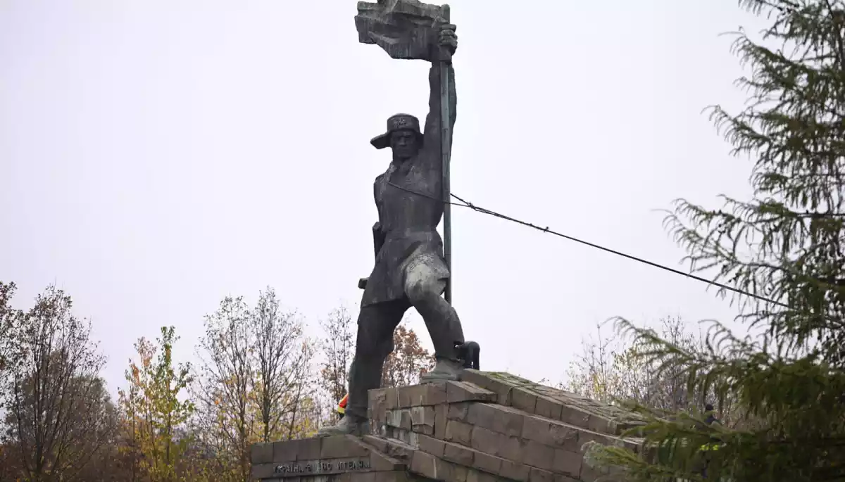 В Ужгороді демонтували пам'ятник &laquo;радянським визволителям&raquo;