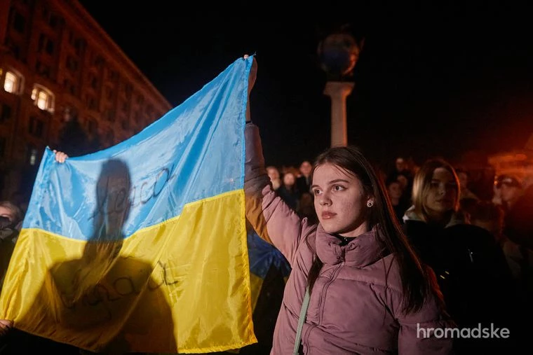 Журналісти вимагають негайно повернути акредитацію медіа, які висвітлювали події в Херсоні