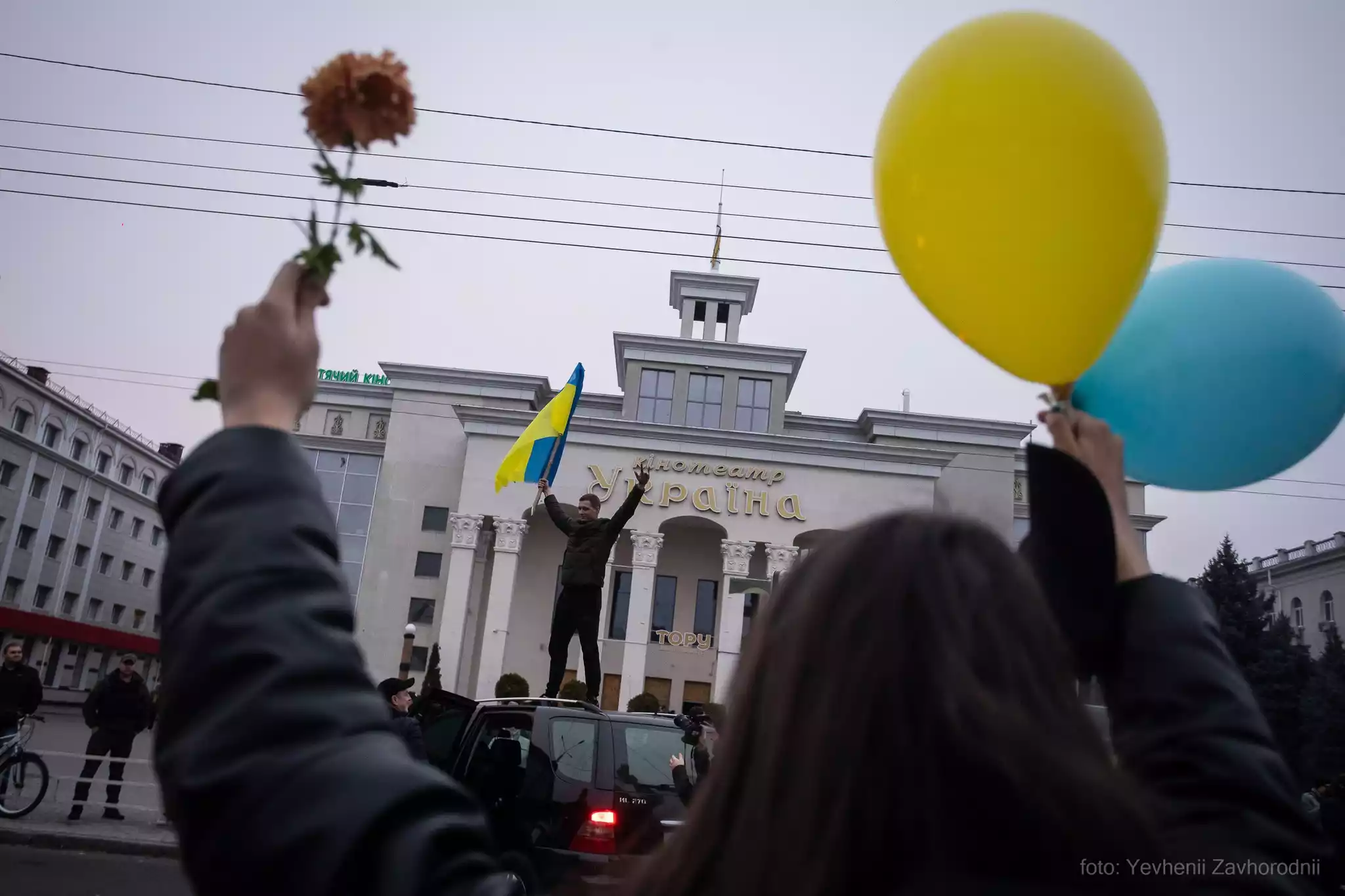 Фотографів Telegraf UA та &laquo;УП&raquo; позбавили акредитації через фото з Херсона