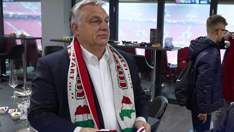 МЗС України викликало угорського посла. Вимагає вибачень через шарф Орбана з «Великою Угорщиною»