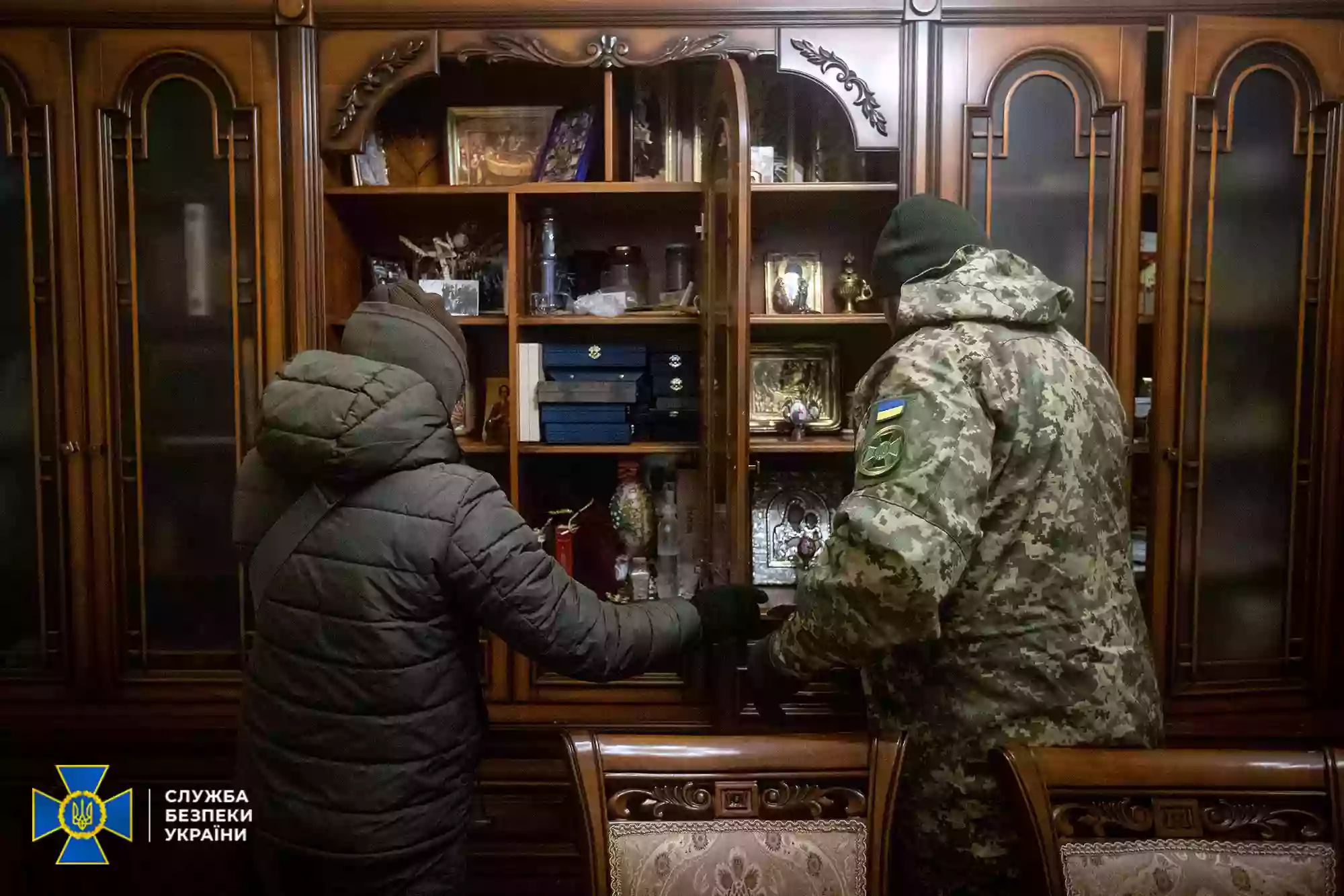 СБУ виявила в УПЦ МП мільйони готівки, громадян Росії з &laquo;сумнівними&raquo; документами та літературу про &laquo;царя&raquo; і &laquo;єдиний народ&raquo; (ФОТО)