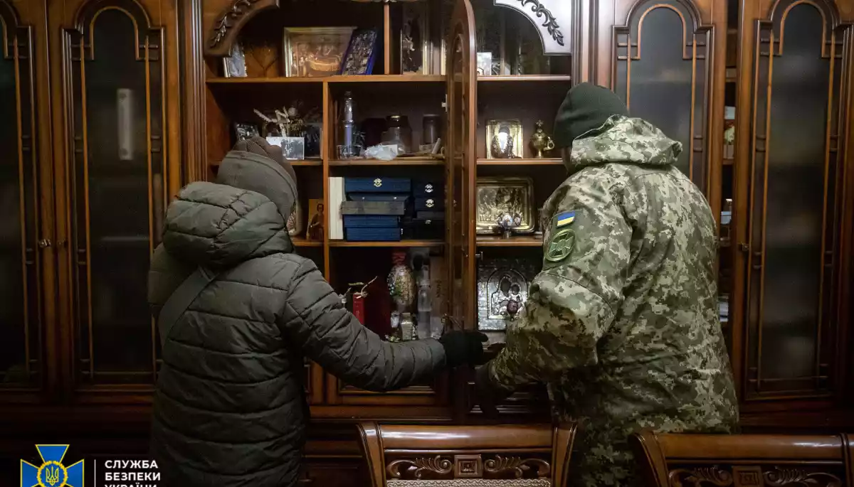 СБУ виявила в УПЦ МП мільйони готівки, громадян Росії з &laquo;сумнівними&raquo; документами та літературу про &laquo;царя&raquo; і &laquo;єдиний народ&raquo; (ФОТО)