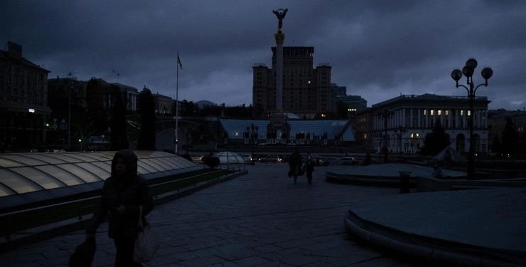 У половини мешканців Києва тривають аварійні відключення: світло даватимуть на 2—3 години