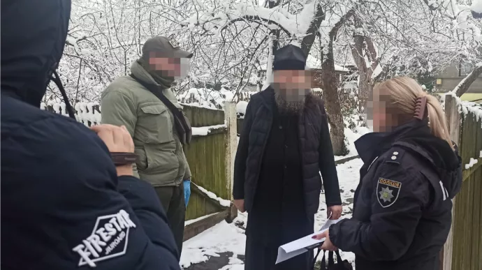 В УПЦ МП в Івано-Франківську виявили шеврони «донських козаків» та літературу про «штучну Україну» (ФОТО)