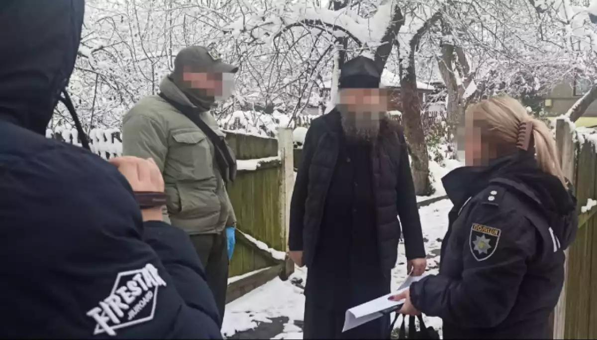 В УПЦ МП в Івано-Франківську виявили шеврони «донських козаків» та літературу про «штучну Україну» (ФОТО)