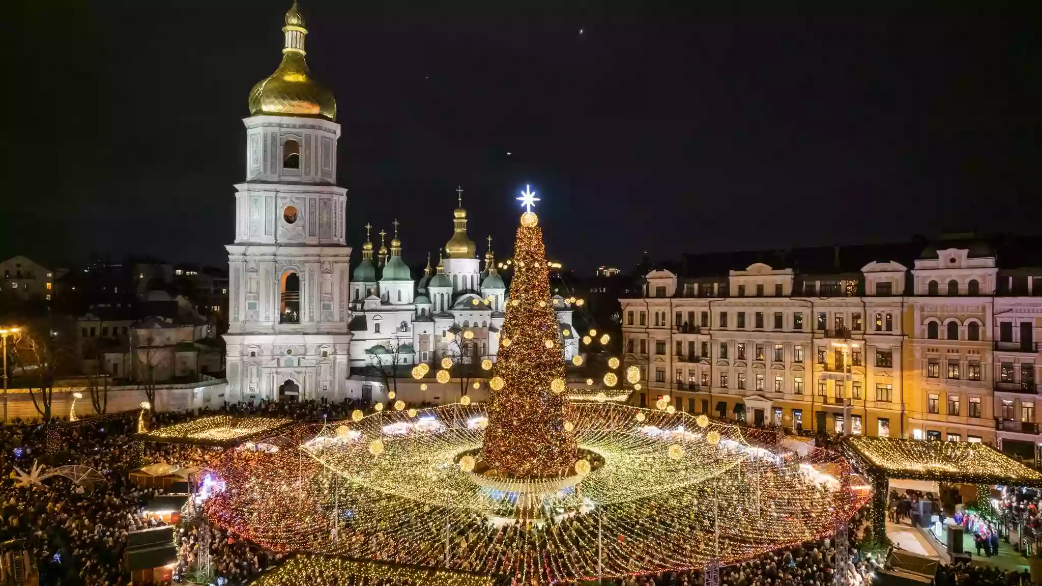 У Києві встановлять 10-метрову новорічну ялинку без ілюмінації