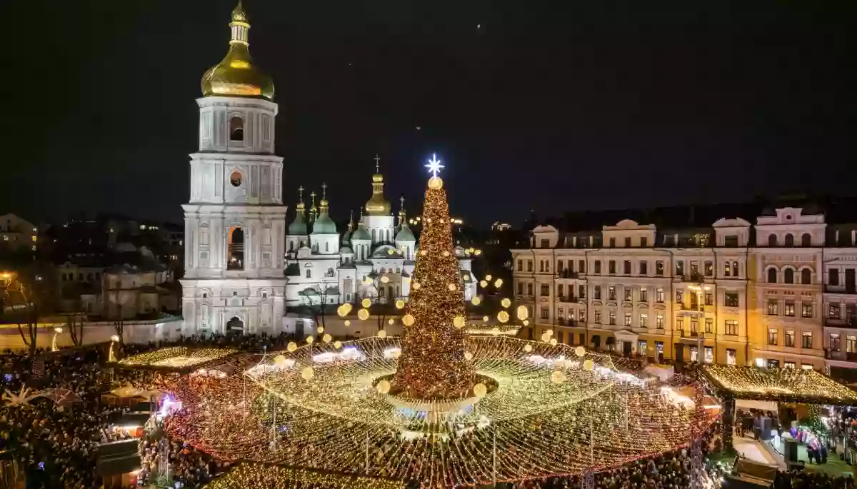 У Києві встановлять 10-метрову новорічну ялинку без ілюмінації