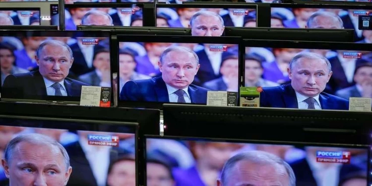 Дослідження Internews: Лише 12% українців все ще використовують російські медіа