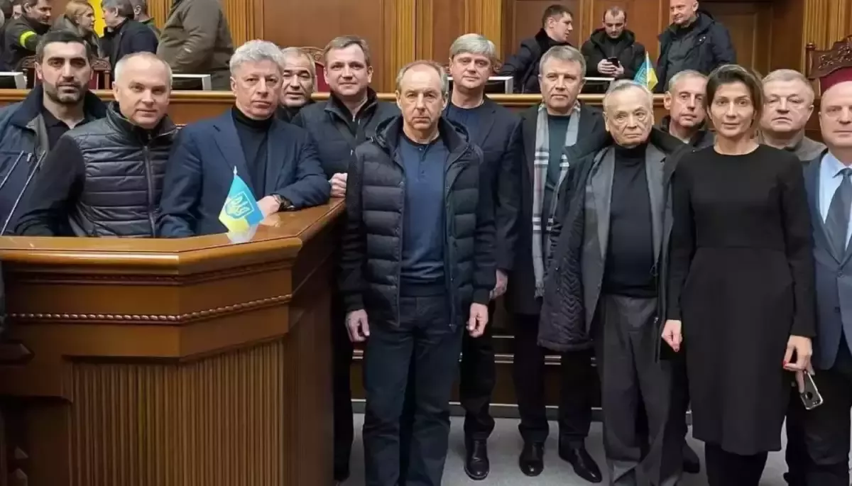 Зеленський передав петицію про позбавлення мандата всіх депутатів «ОПЗЖ» на розгляд Стефанчуку