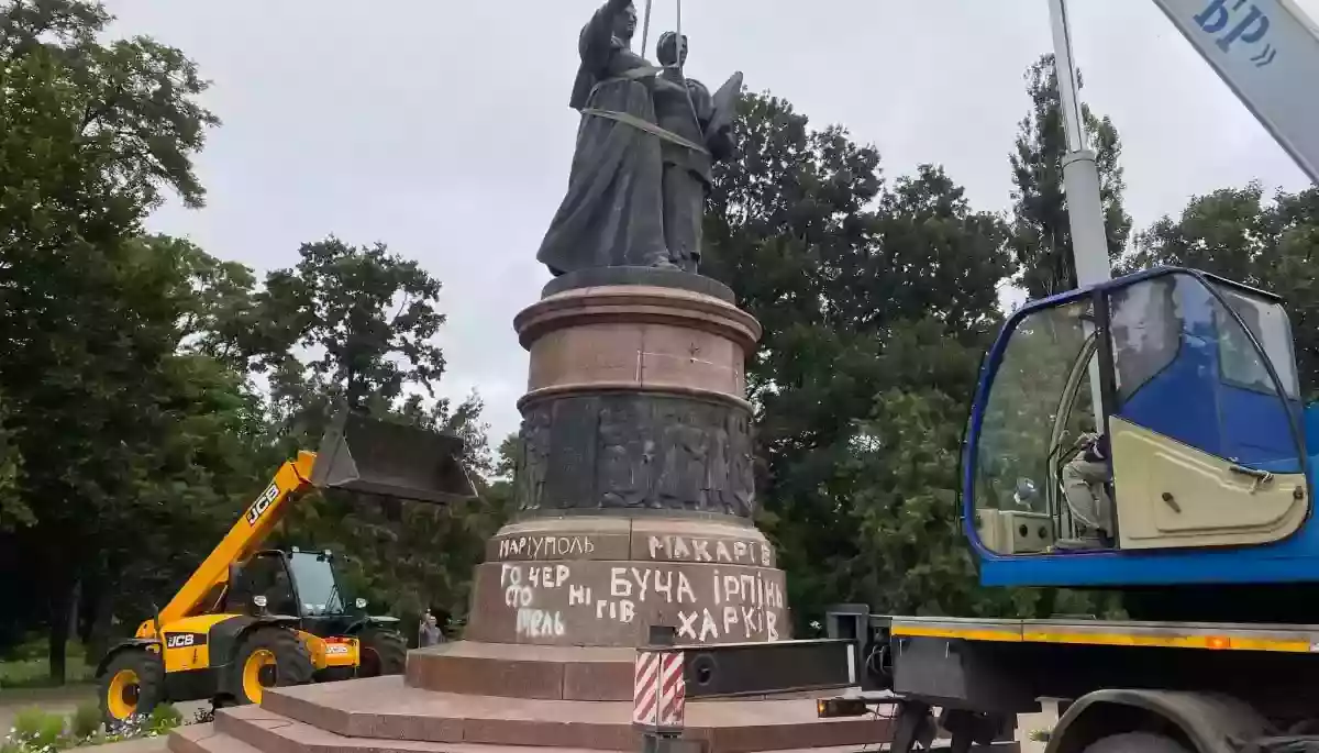 МКІП пропонує вилучити з реєстру пам'яток символи російської та радянської ідеології