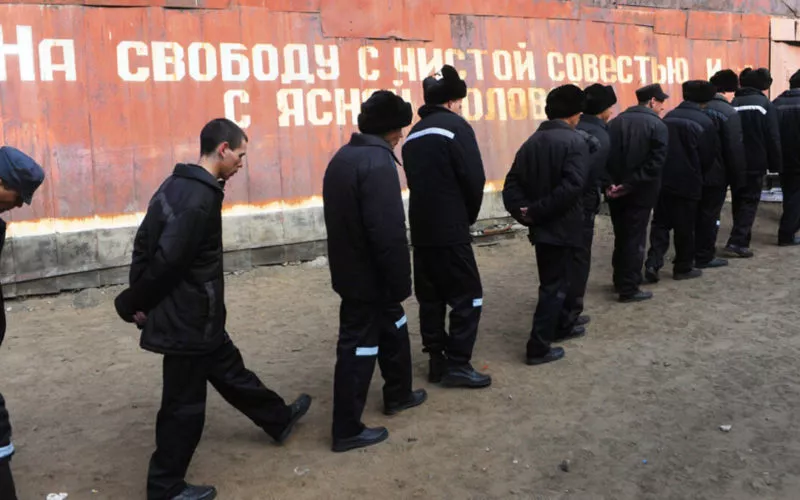 Як Путіну продали зеків за ціною &laquo;три в одному&raquo;: дайджест пропаганди за 7 грудня