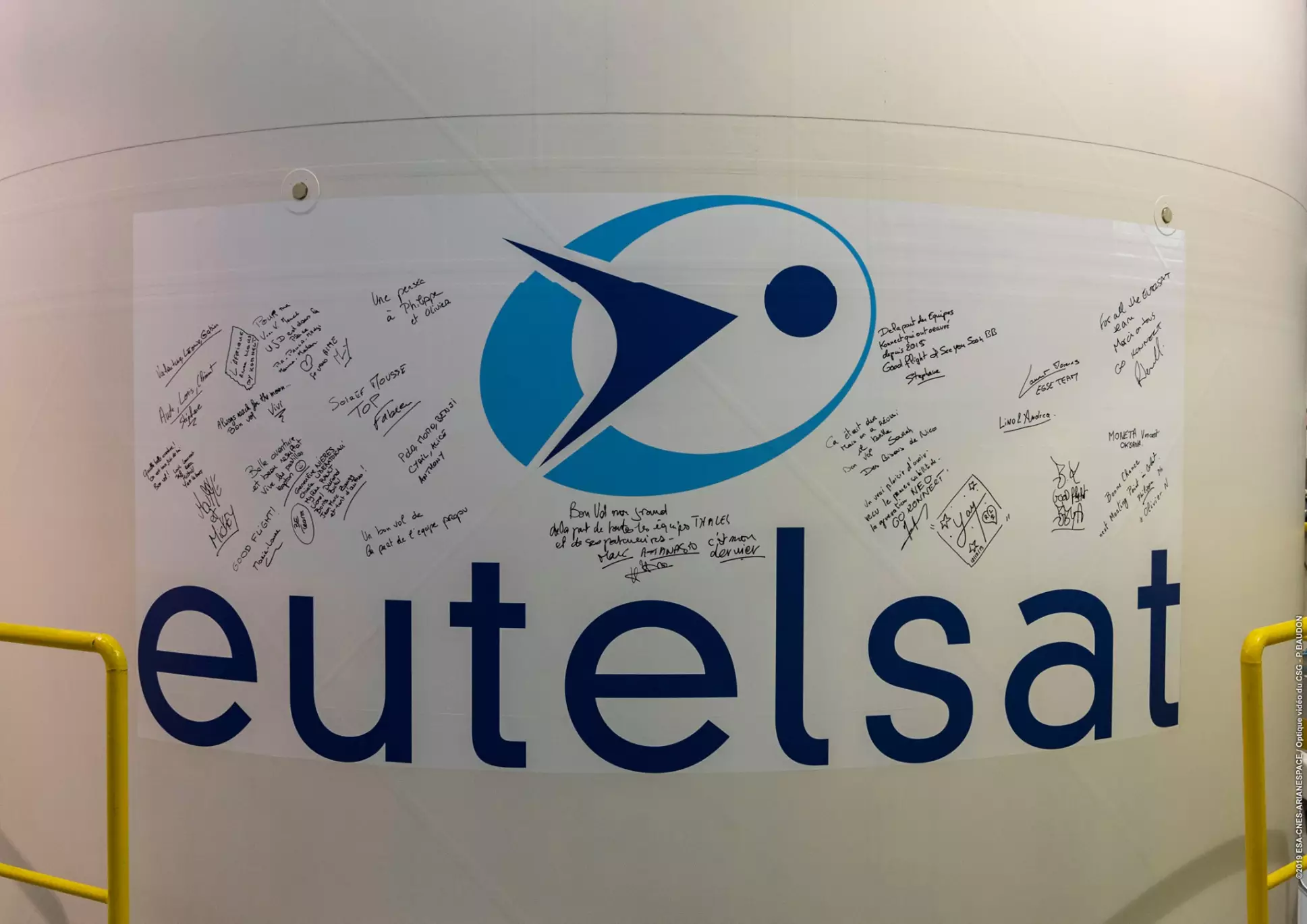 Супутниковий оператор Eutelsat припинить трансляцію трьох російських каналів у Франції