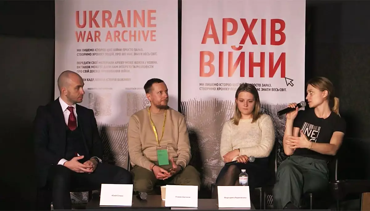 &laquo;Щоб ви не померли&raquo;. Роман Вінтонів і Маргарита Бурковська дискутують про доступ медійників на фронт і звільнені території