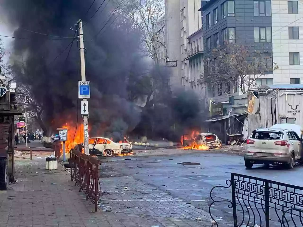 Російські військові обстріляли центр Херсона. Щонайменше 13 людей загинули, поранено 64