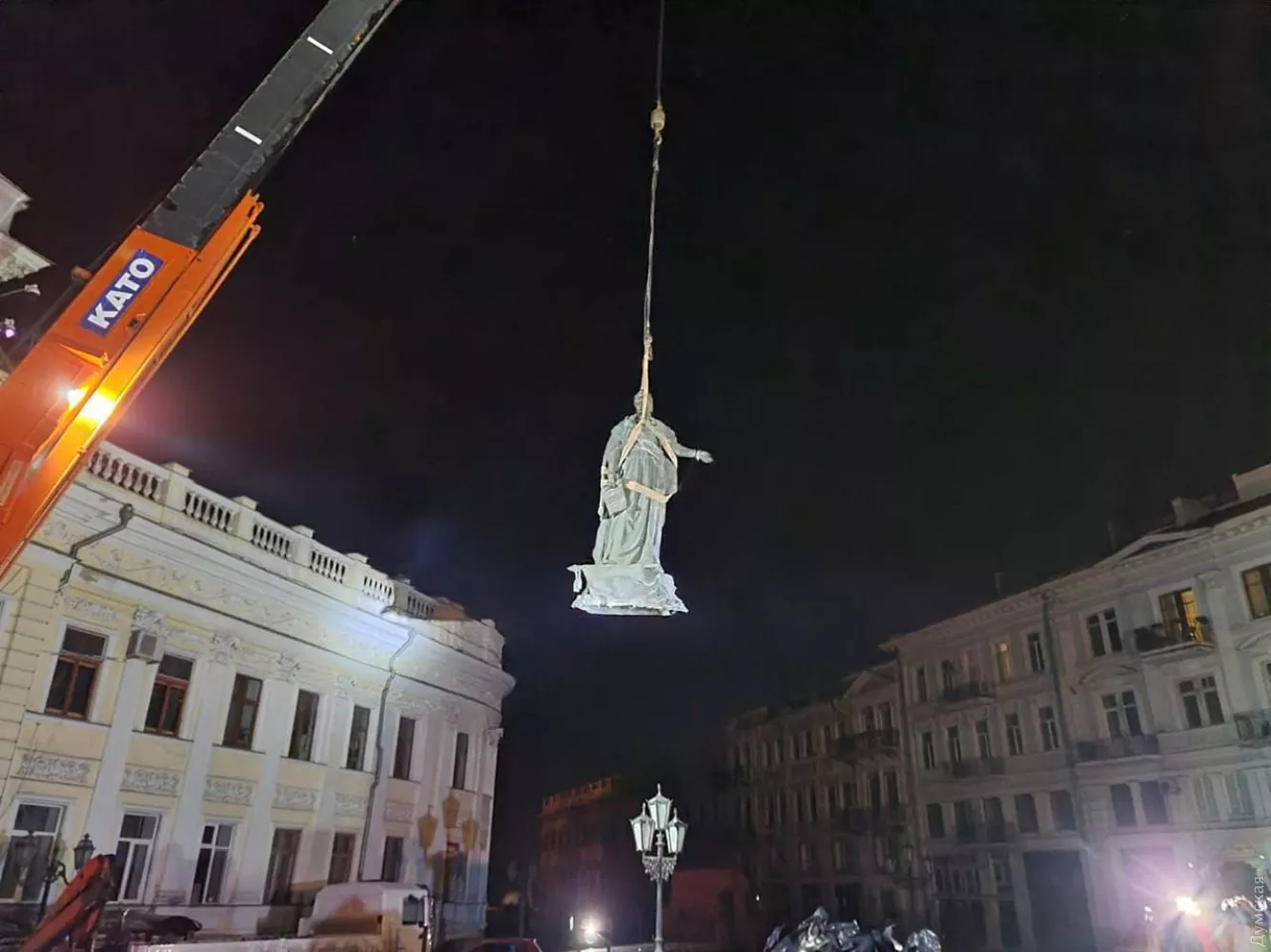 В Одесі знесли пам'ятники Катерині ІІ та Суворову