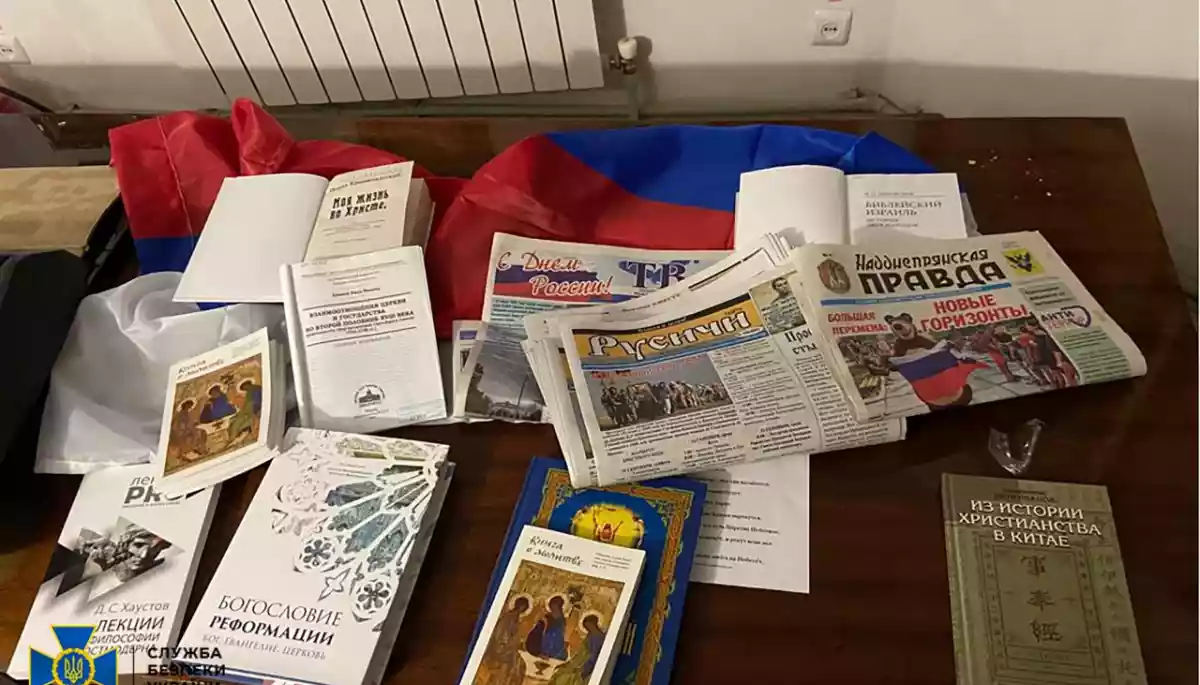 СБУ виявила в єпархіях УПЦ МП агітаційні листівки &laquo;ОПЗЖ&raquo; і російські прапори (ФОТО)