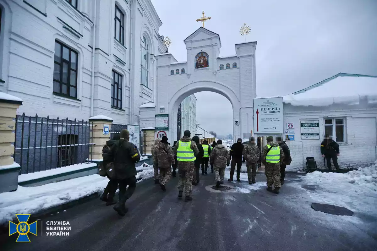 ЗМІ: Зеленський призупинив громадянство 13 священників Московського патріархату