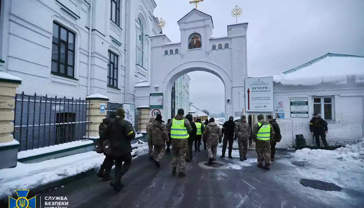 ЗМІ: Зеленський призупинив громадянство 13 священників Московського патріархату