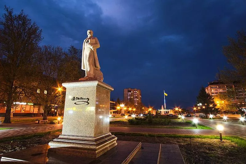 У Мелітополі окупанти демонтували пам’ятник Тарасу Шевченку