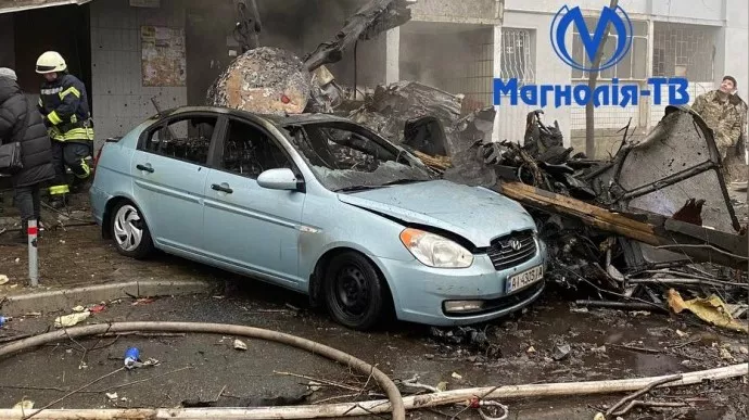 Правоохоронці розглядають усі можливі версії падіння гвинтокрила у Броварах. Очевидців просять звертатись до поліції