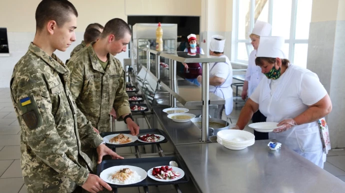 Медіаюрист ІМІ: Журналісти не несуть юридичної відповідальності за матеріал про ймовірну корупцію в Мінобороні