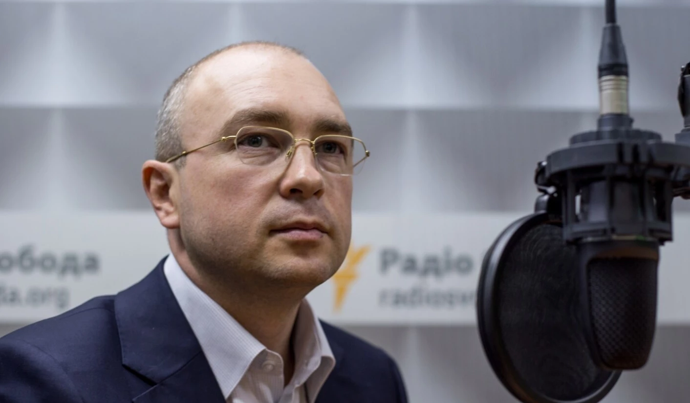 Блискуча ІПСО. Мені теж цікаво, хто так уміло провернув кампанію з цим поганенько змайстрованим аусвайсом